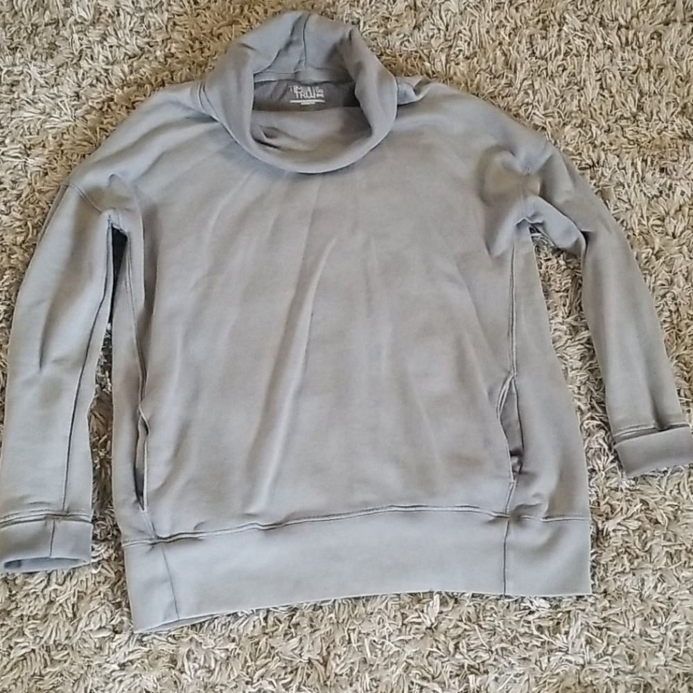 Pullover scooped sweater.